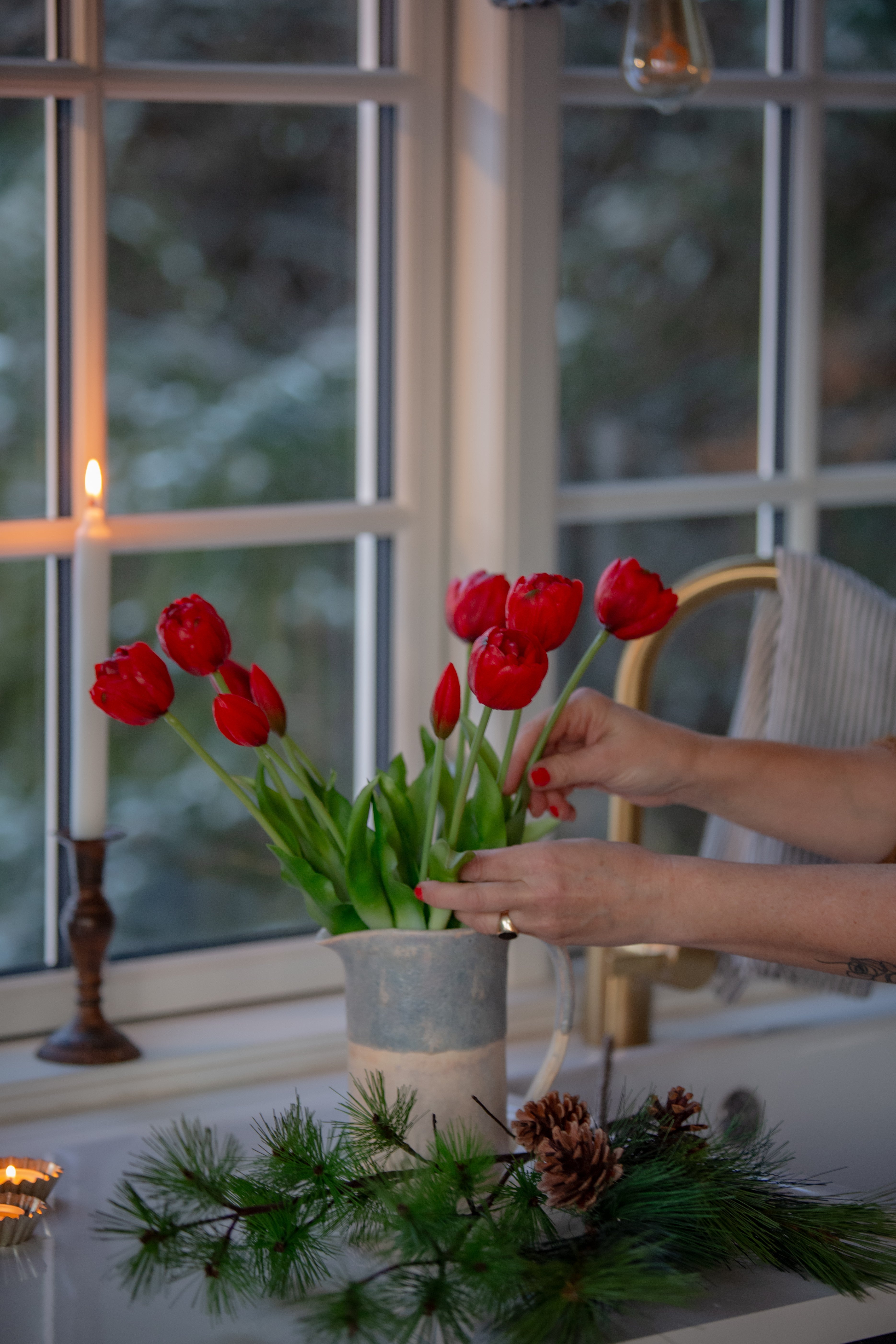 Kunstige buketter som skaper julestemning