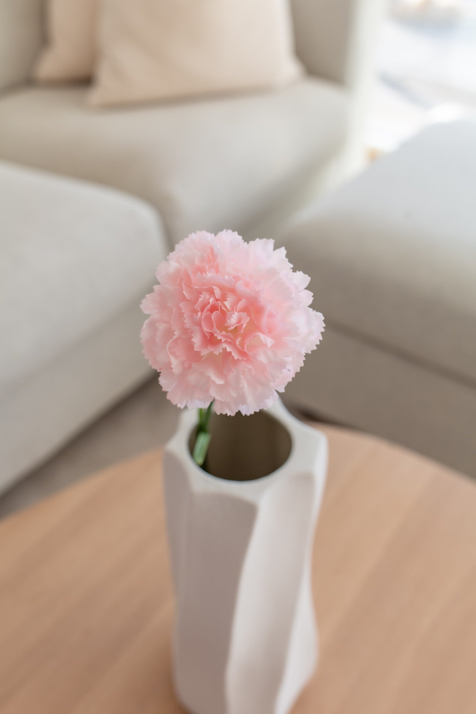 Elegant kunstig nellik i lys rosa som passer i kunstige buketter