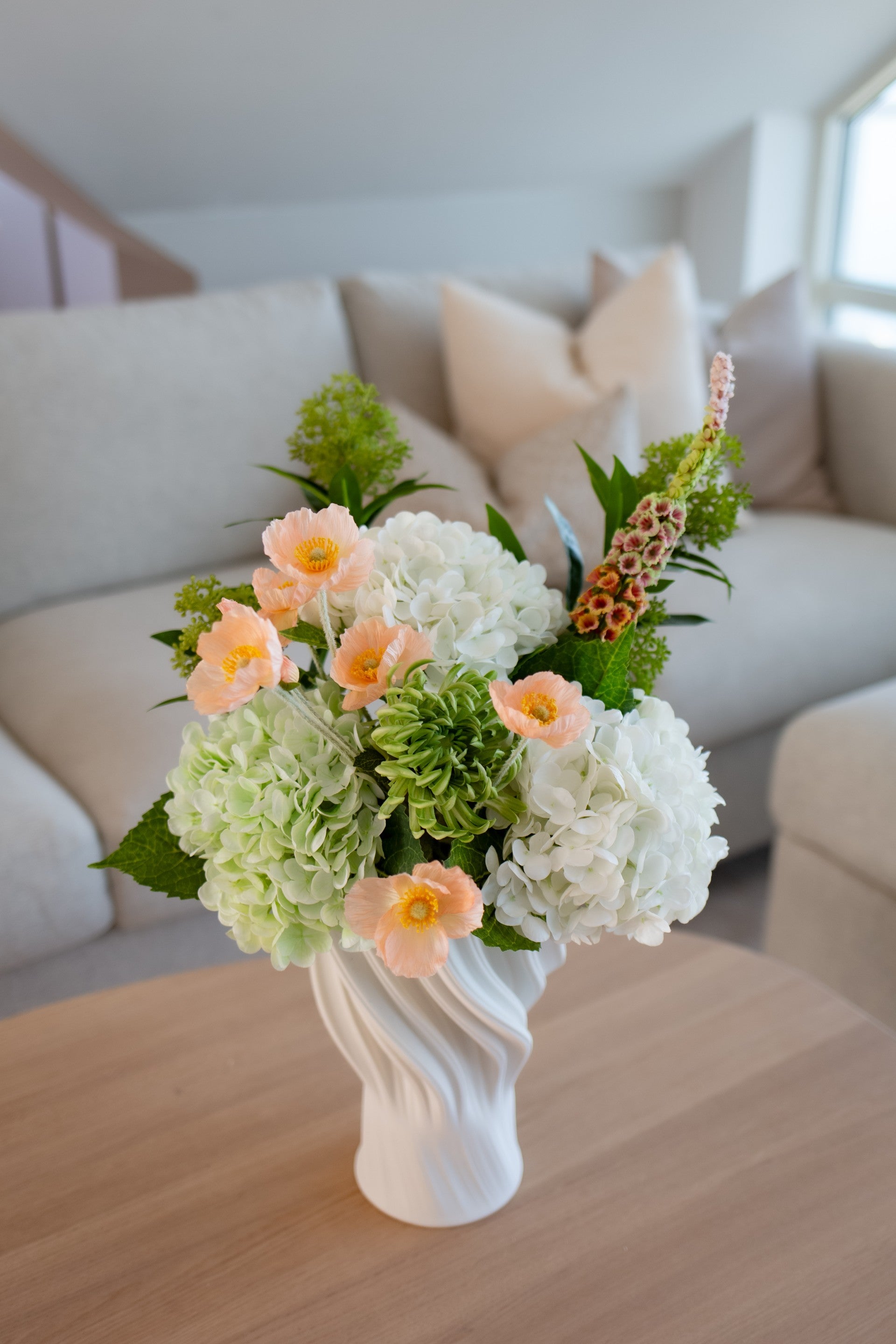 Kunstig blomsterbukett Korall med naturtro kunstige blomster