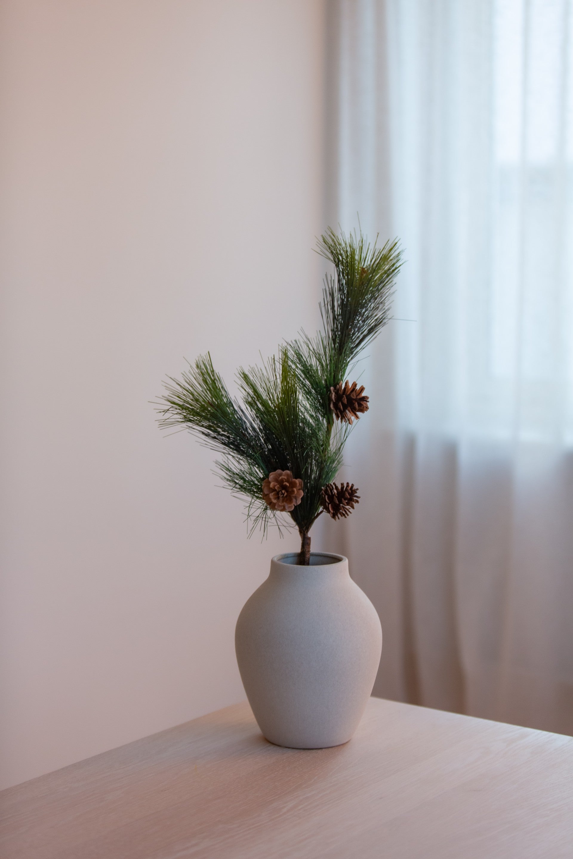 Kunstig furugren pine needle tree