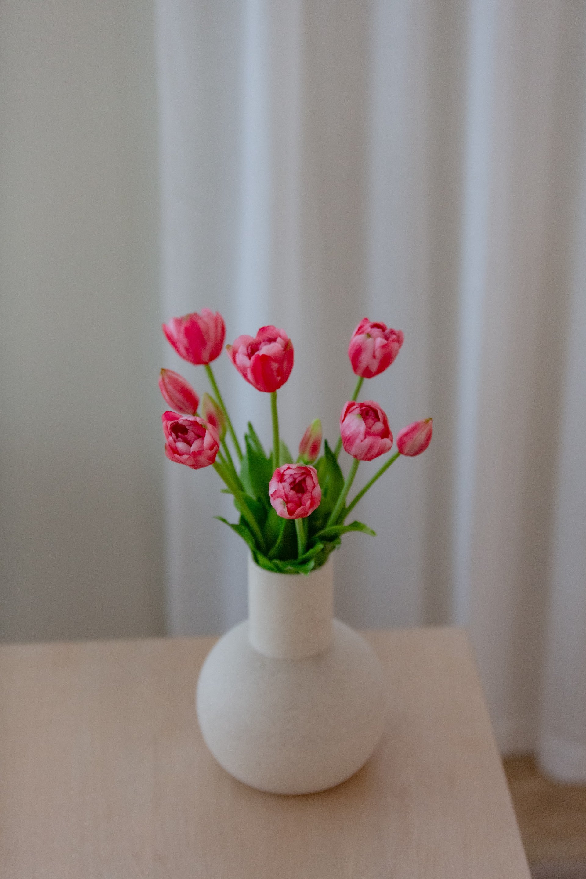 Naturtro kunstige tulipaner i rosatoner