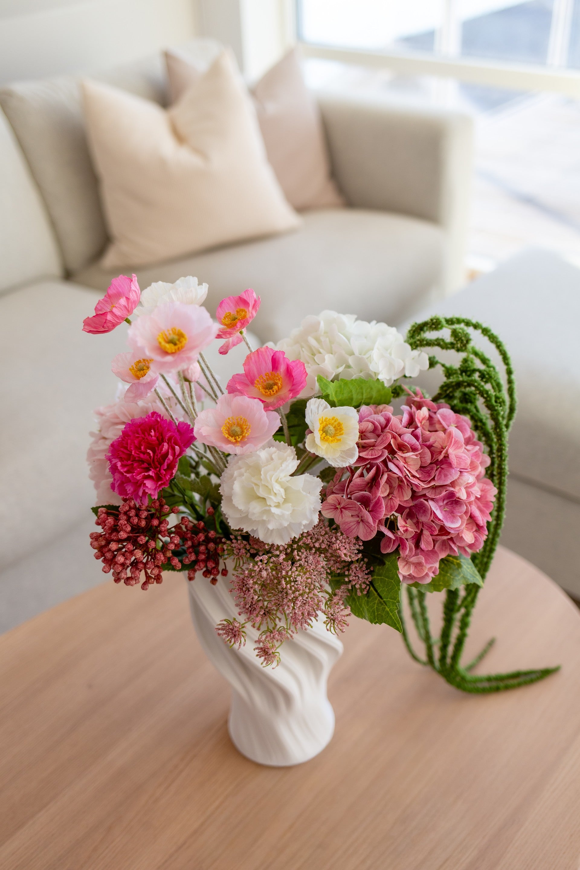Kunstig blomsterbukett Sommerdrøm med naturtro kunstige blomster