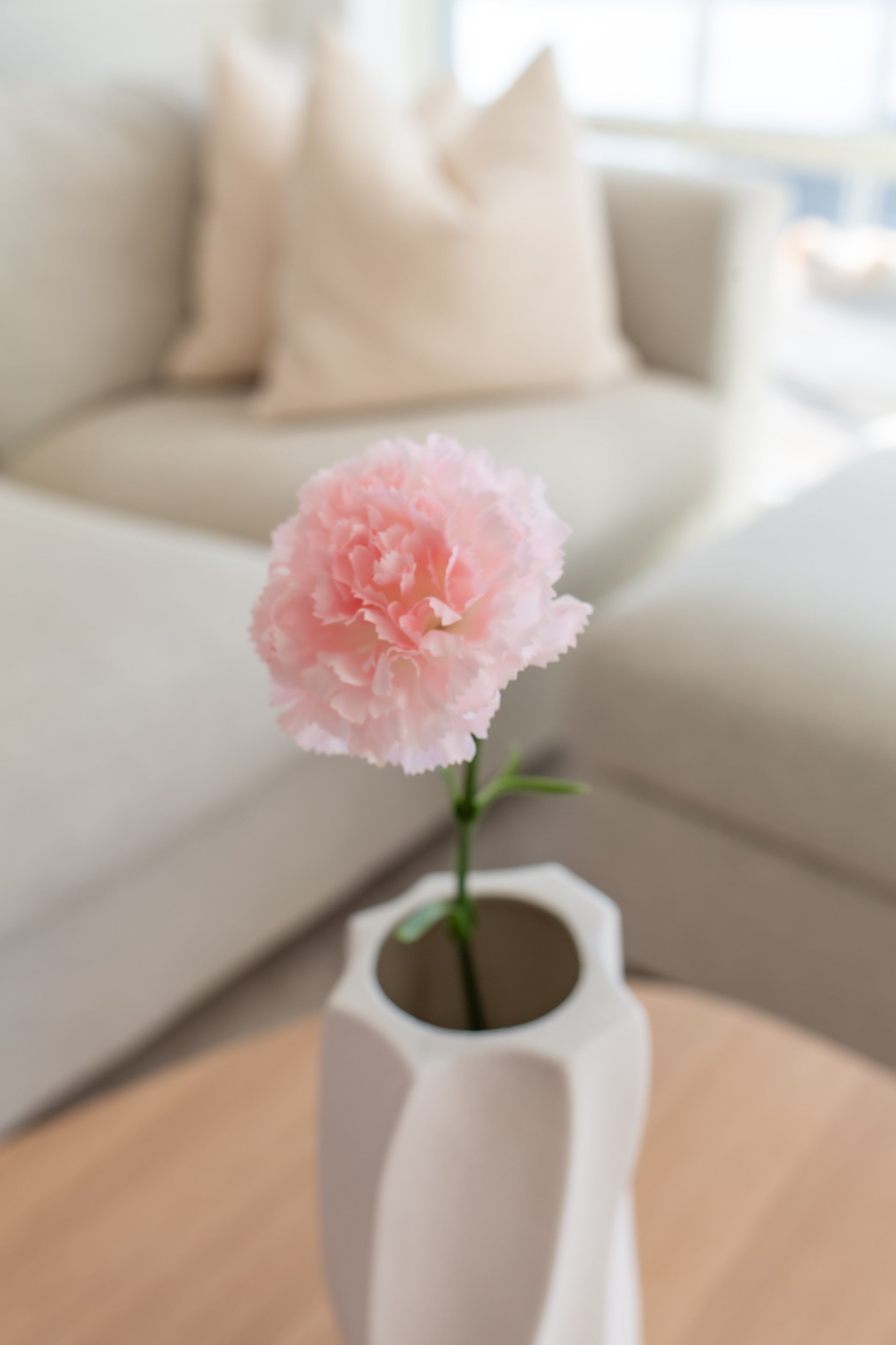 Naturtro kunstig nellik lys rosa brukt i kunstige blomsterbuketter